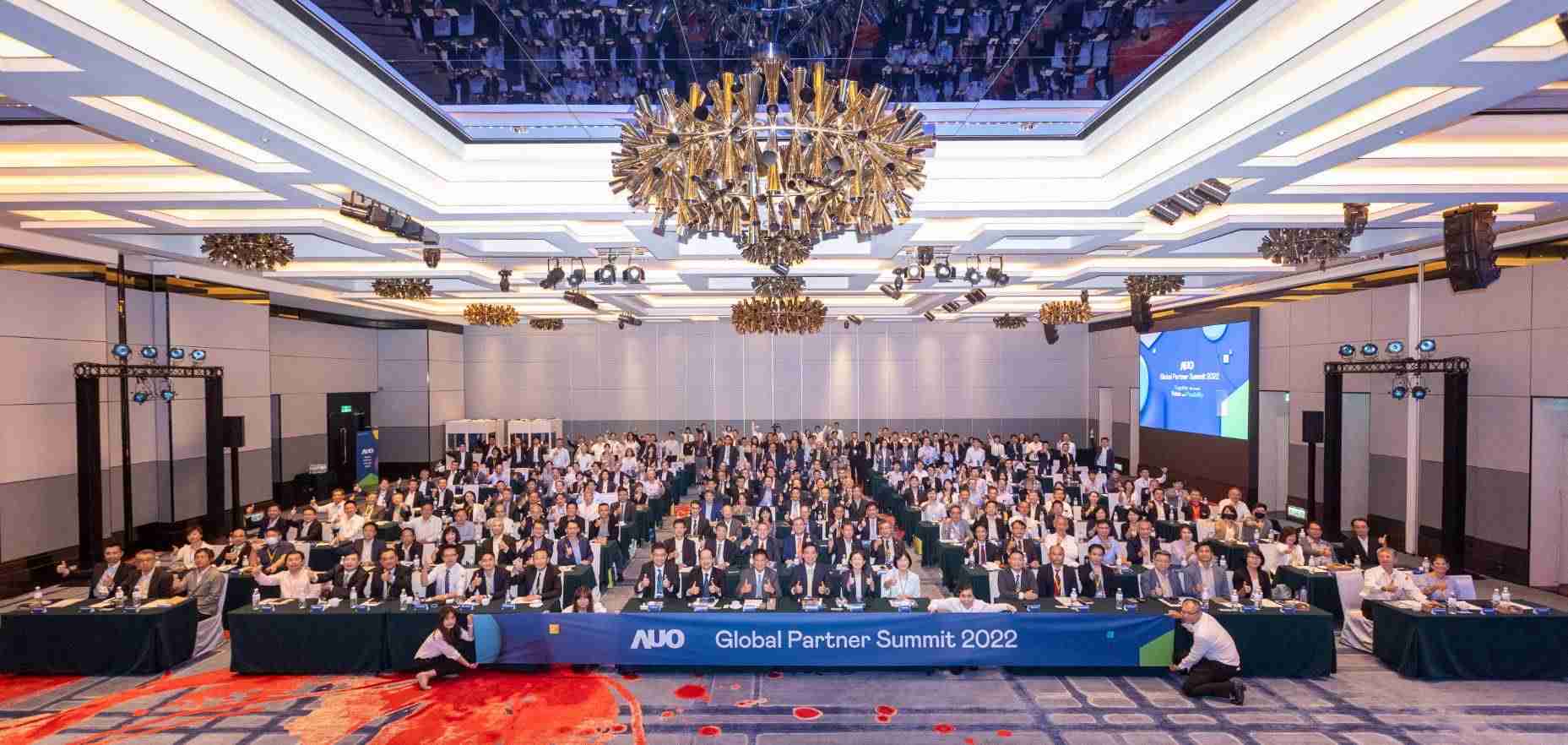 友達推動「安心、、、創新、、、用心、、同心、、盡心」五星職旅，，，，為菲籍員工打造全方位照護，，，，首度贏得「人權實踐與發展領袖獎」殊榮