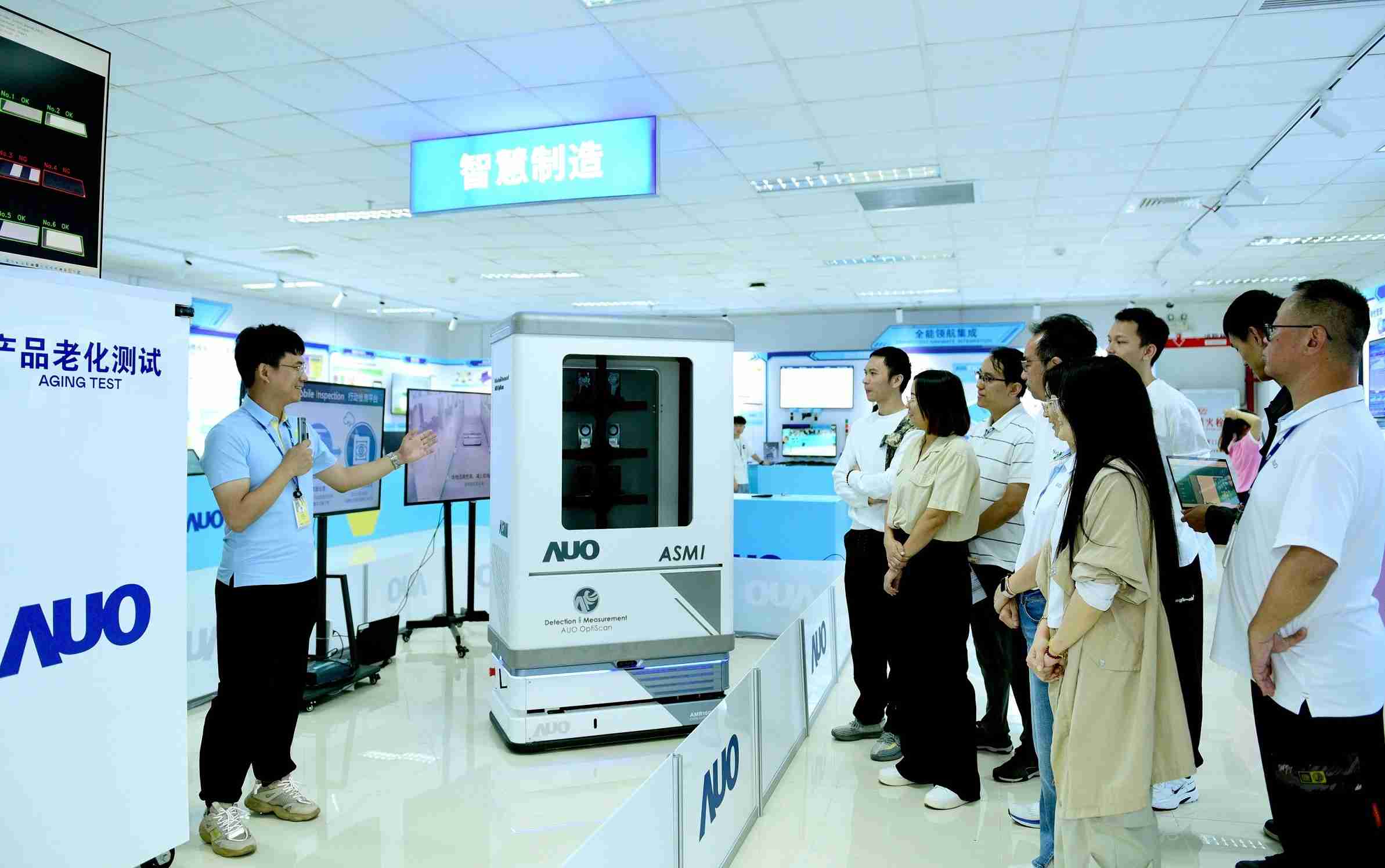 蓝狮在线厦门将5G+ABC技术串联生产管理全流程，，，打通研发、、采购、、生管、、、制程、、、设备、、、、质量等产品全生命周期制造流程，，，，完成数字化设计、、智慧供应链、、智能座舱、、、、全流程设备管理、、、、数据驱动优化、、、、智慧在线检测、、、、智慧品管等自适应生产模式升级