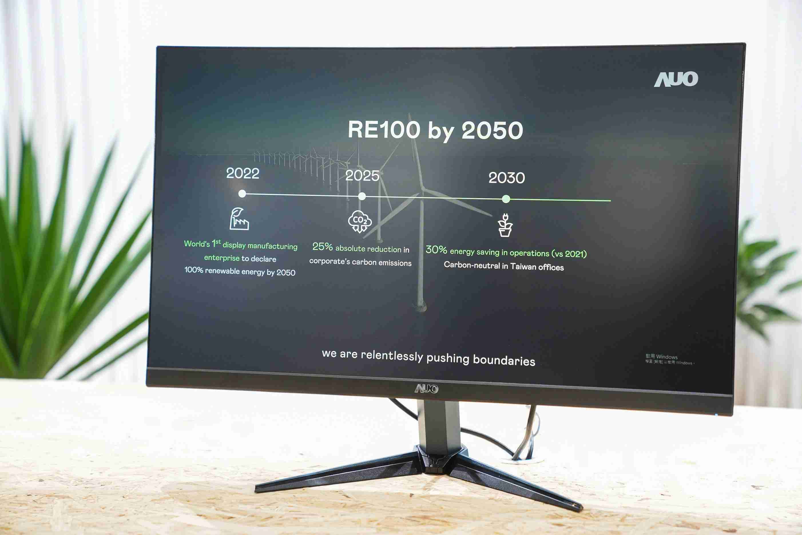 蓝狮在线关注产品生命周期各阶段的永续性，，，携手客户、、、、供货商实践永续原物料，，积极将再生原物料导入绿色产品，，，，在DJSI永续原物料项目获得同产业最高分